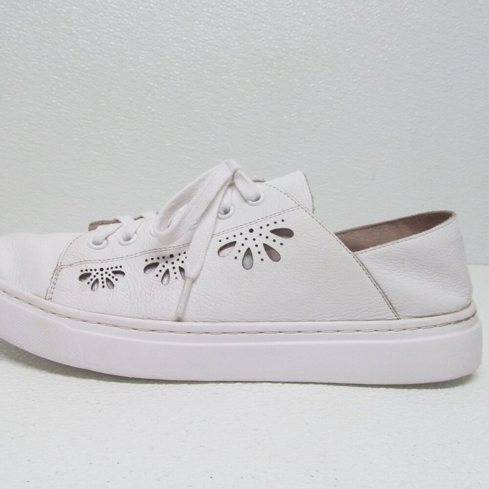 Mollini White Leather Shoes Fashion Sneakers Women’s size 8